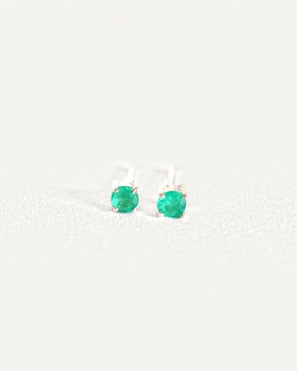 Aretes Feliza: topos de esmeralda natural en plata 925