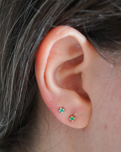 Aretes Zaha en la oreja, topos pequeños de esmeralda colombiana